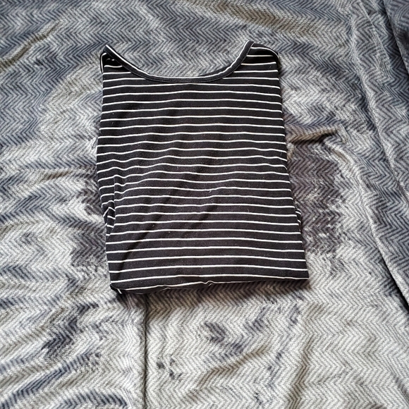 Medium Long Sleeve Striped Top - Picture 4 of 5